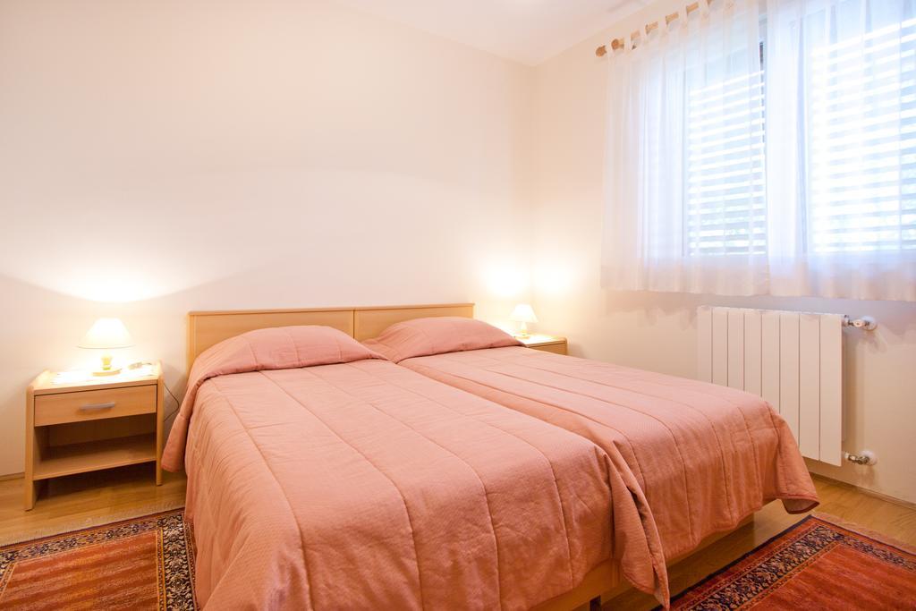 Apartments Silvia Пореч Екстер'єр фото